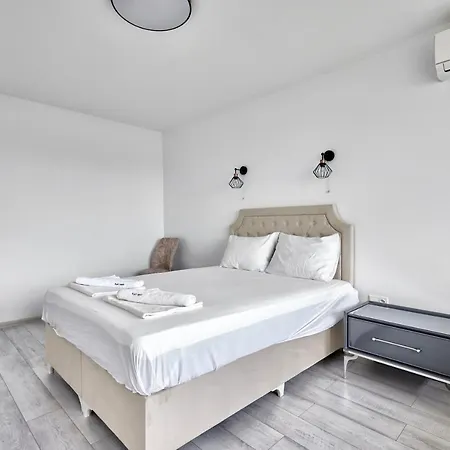 Sunny Seaside Retreat 2bd In By Flat Mаnаger Appartamento *